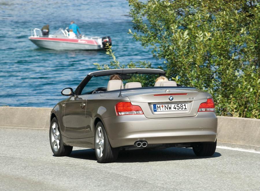  BMW 1-Series Convertible 2011 года  (фото 26 из 69)